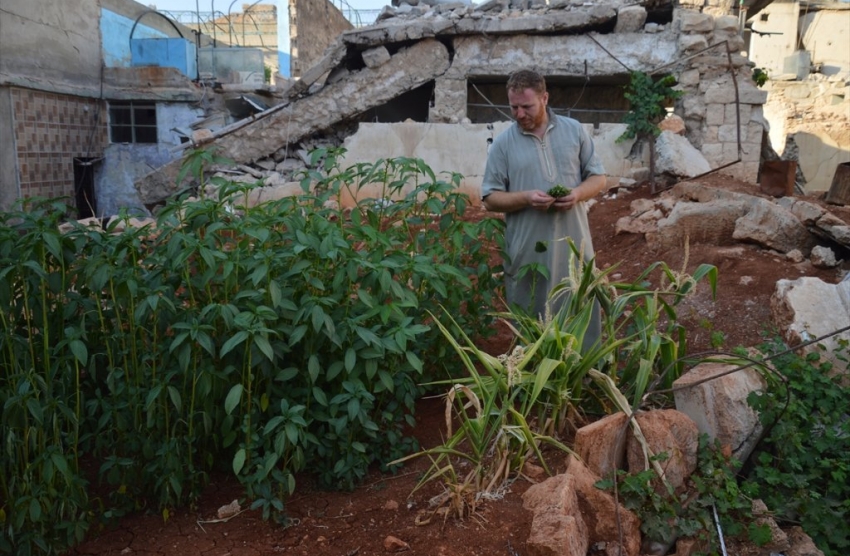 vegetable-growing-among-ruins-aleppo-1469100025-5465